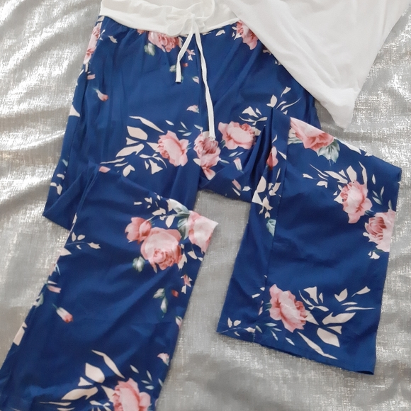 Pants - 3/$25🎉 NWOT Floral Lounge PJ Pant